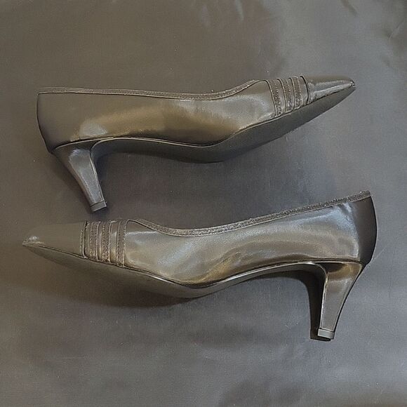 BRAND NEW EASY STREET ALIVE 5 NOBEL POINTED TOE LOW HEEL PUMPS - Picture 9 of 16